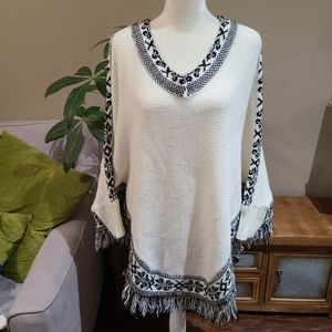 Trendology poncho sweater size medium